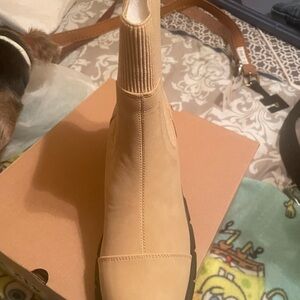 Woman’s Boots Brand New